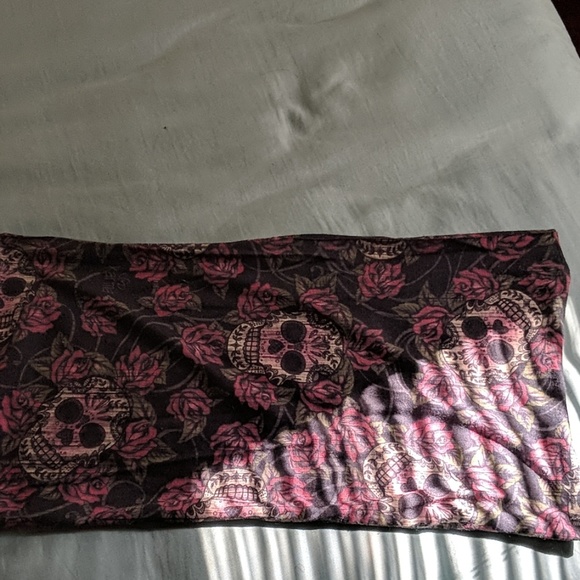 Pretty skull and roses head wrap - Picture 1 of 1